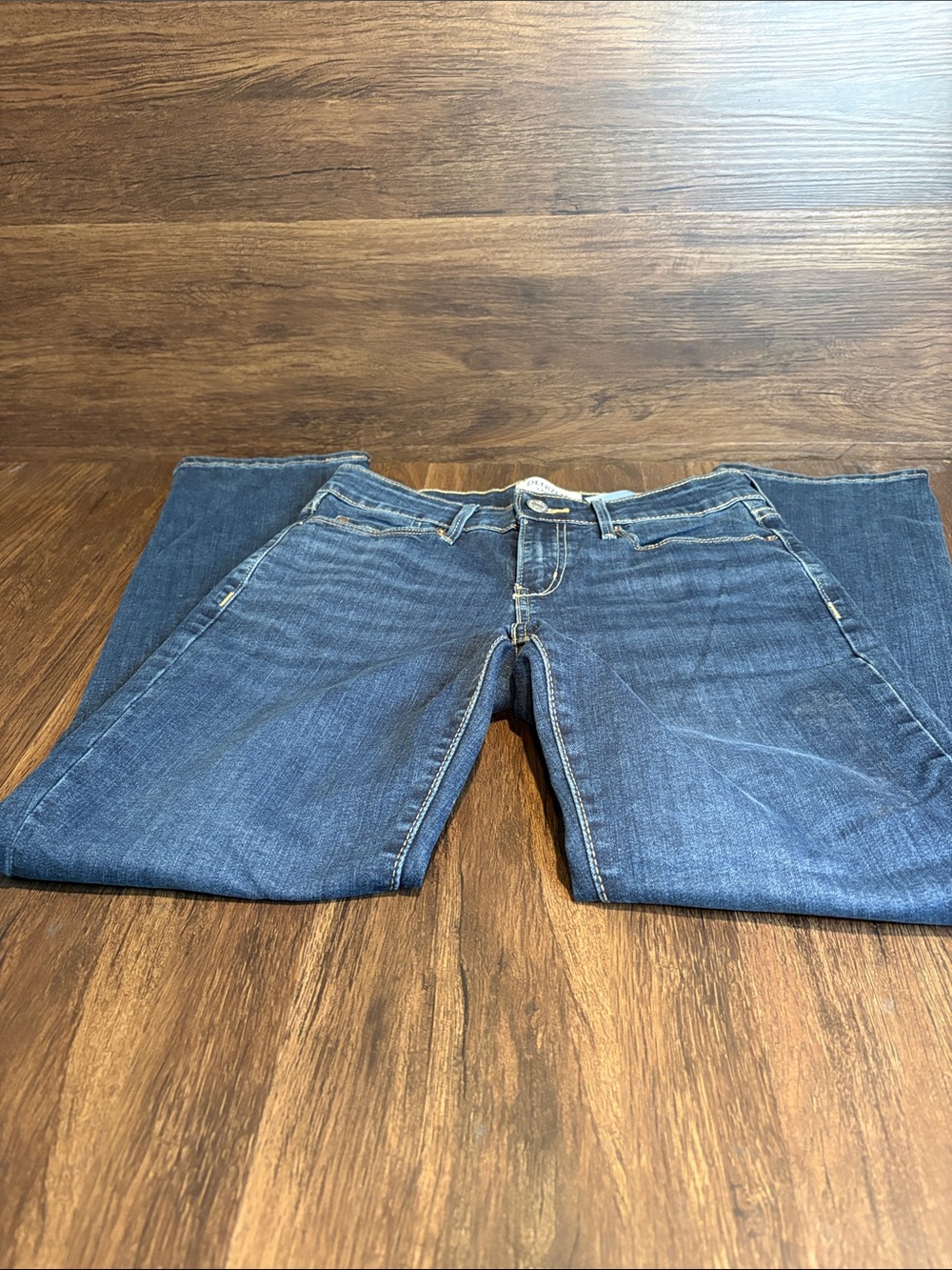 Levi Mid Rise Women’s Blue Denim Jeans - Classic Mid Wash Sit25